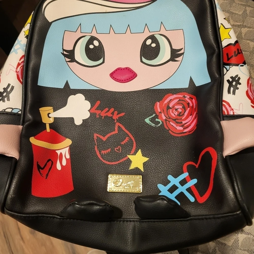 Betsey Johnson benefits charity